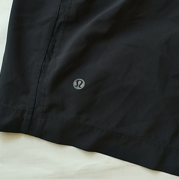 Lululemon gym shorts - Picture 3 of 4